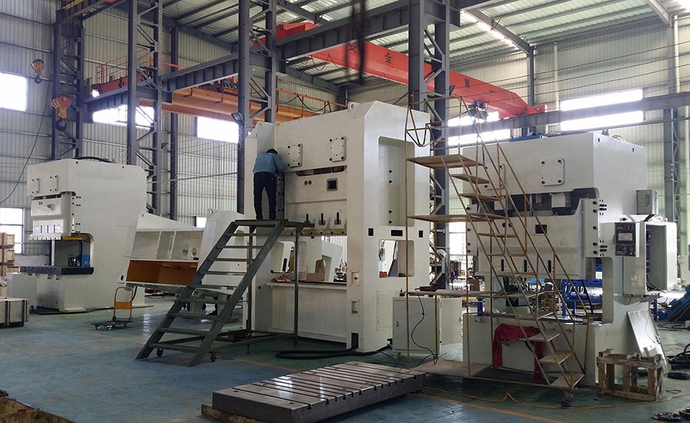 雙曲軸精密沖床生產